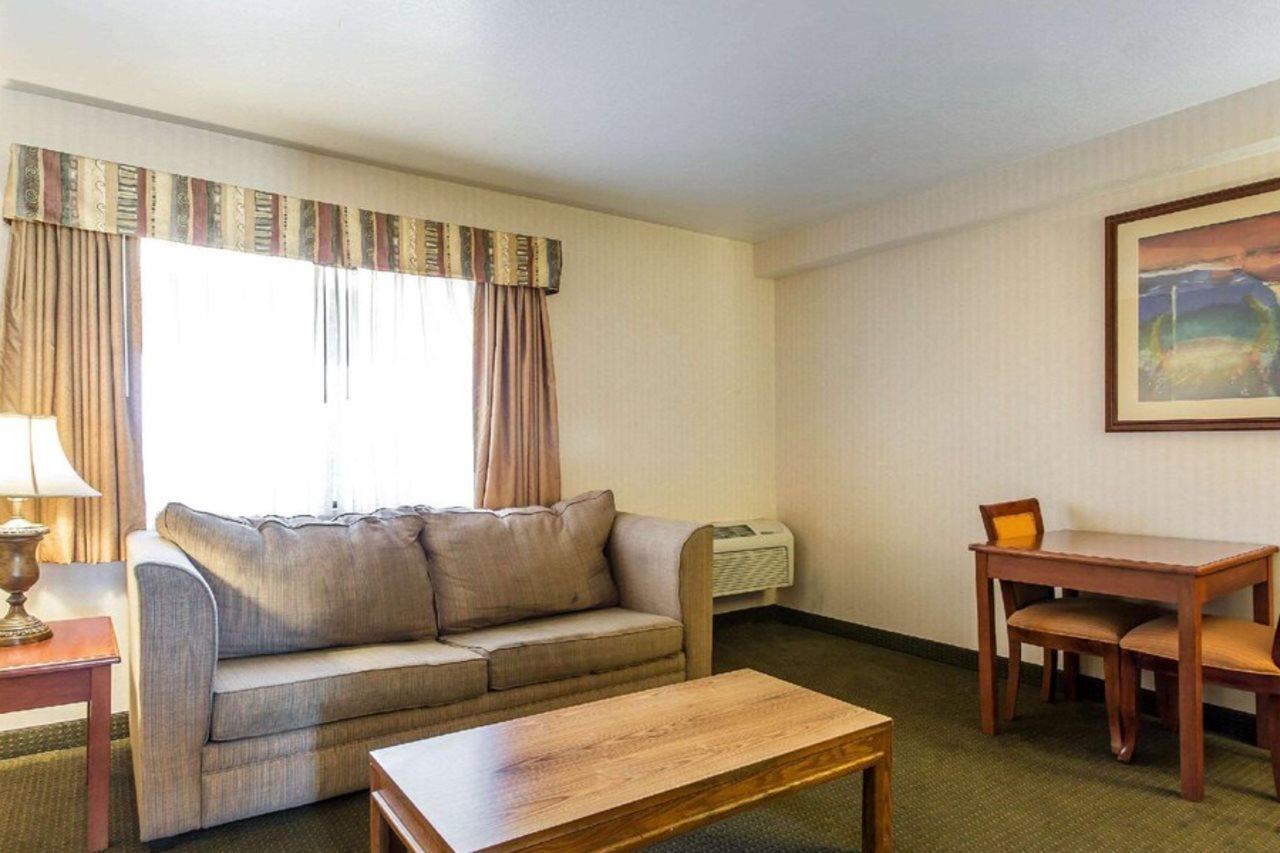 Econo Lodge Inn & Suites Riverside - Corona Exterior foto
