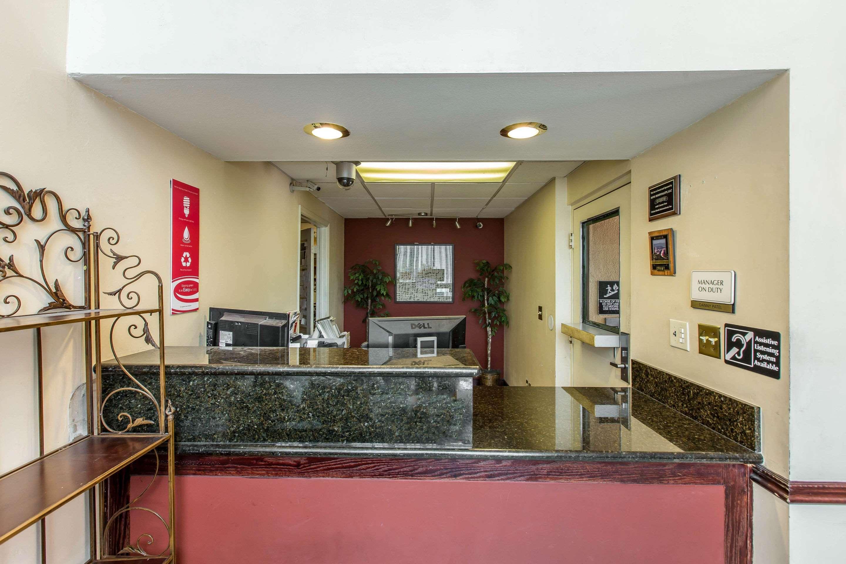 Econo Lodge Inn & Suites Riverside - Corona Exterior foto